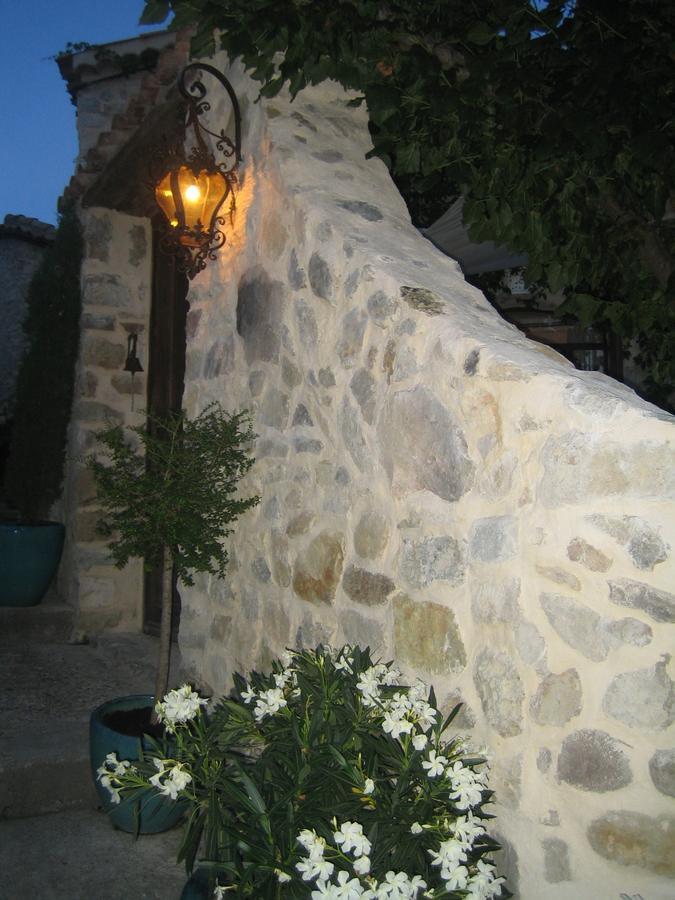 Les Vieux Murs Montfort  Eksteriør bilde